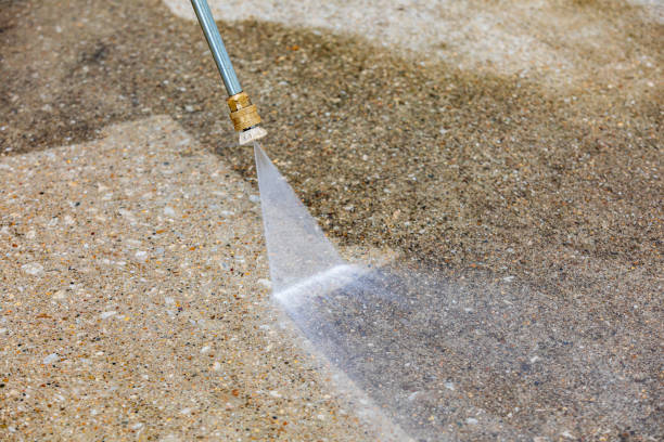Best Pool Deck Cleaning  in Mountain View Acres, CA